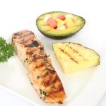 Süß grillen – Lachs mit fruchtig gefüllter Avocado