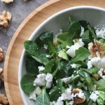 Vogerlsalat mit Nüssen, Birne und Feta