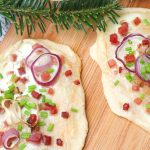 Mini-Flammkuchen mit Speck